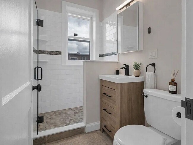 Building Photo - 331 Summit Ave