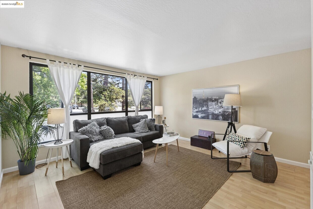 Foto principal - 2632 Warring St