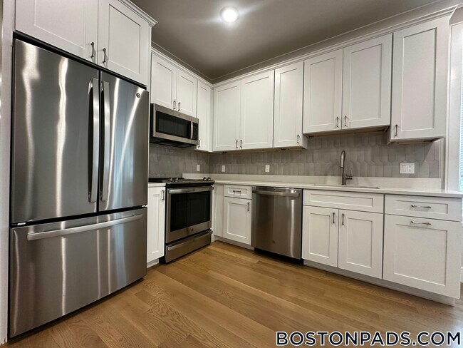 Building Photo - 104-106 Warren St.