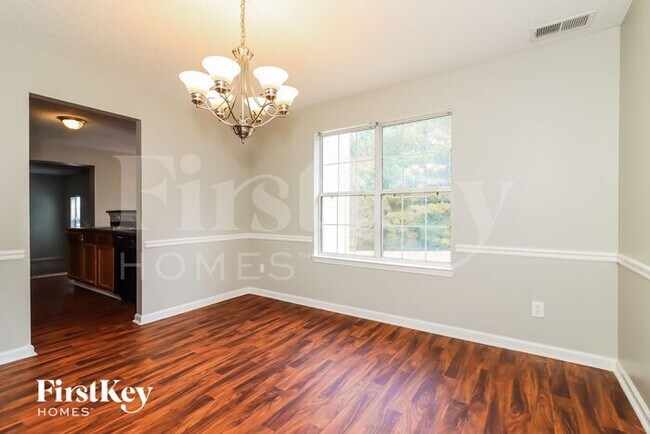 Building Photo - 5196 Round Table Dr