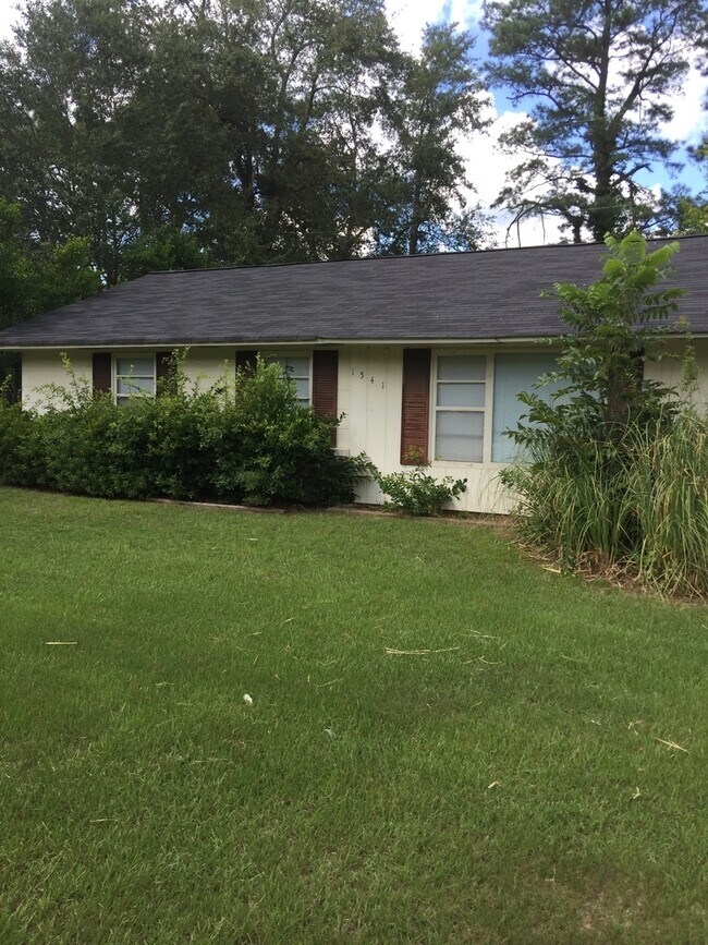 Building Photo - 3 Bed, 1 Bath Home