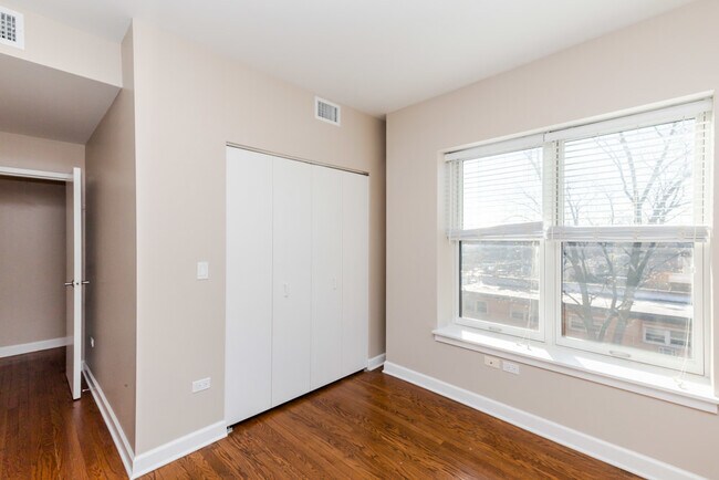 Foto del edificio - 6857 S Ridgeland Ave