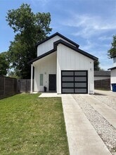 Building Photo - 1209 E St Johns Ave