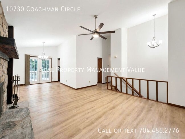 Building Photo - 10730 Coachman Cir