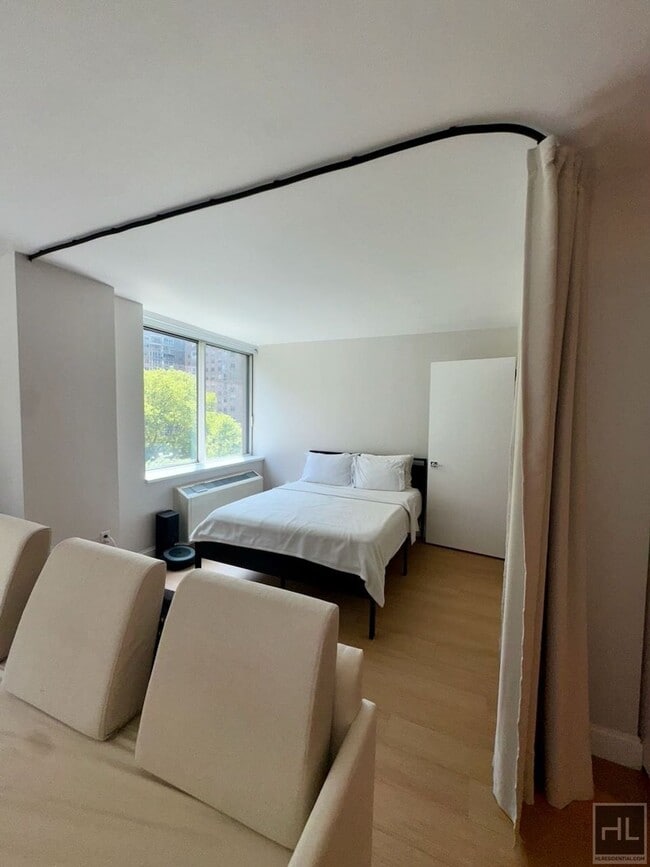Foto del edificio - RIVERSIDE BOULEVARD GEM - BELOW MARKET STU...