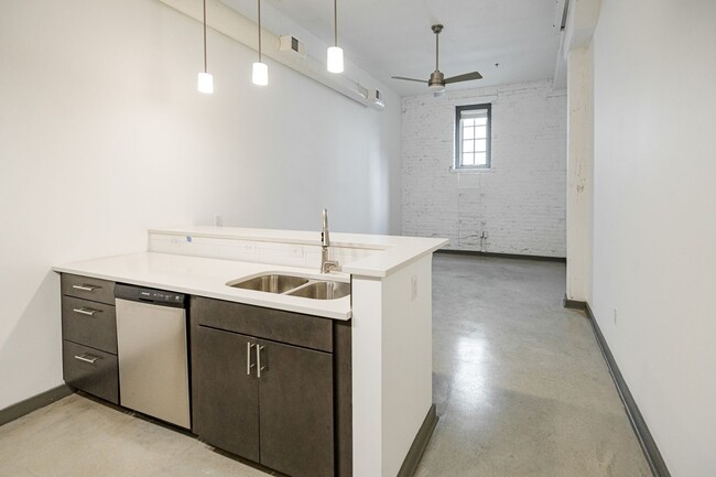 Building Photo - Downstairs One Bedroom Flat with Washer & ...
