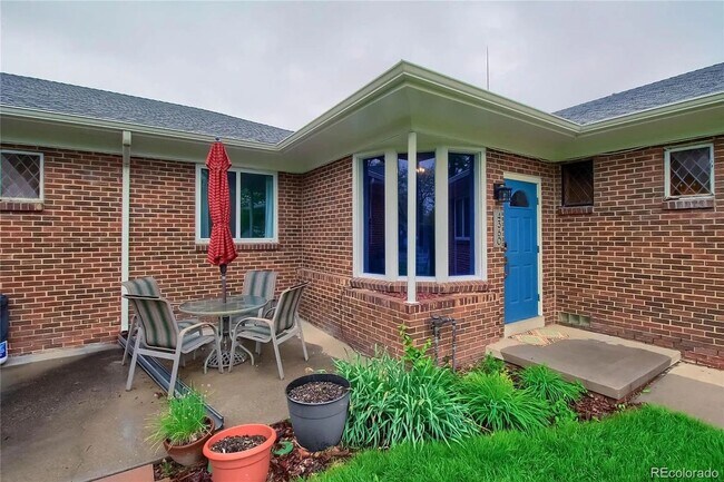 Foto del edificio - Incredible 3 Bedroom Condo in Park Hill Area