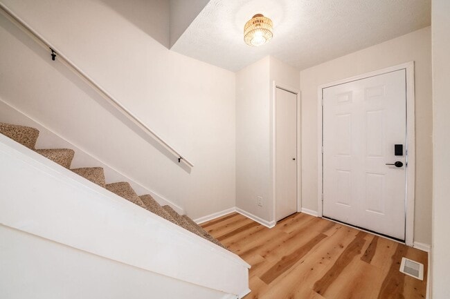 Building Photo - Fully Renovated Reynoldsburg Home