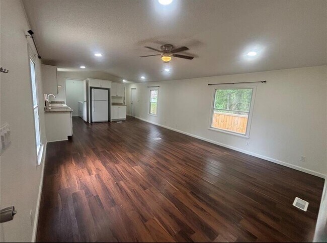 Foto del edificio - 23425 Heidi Ln
