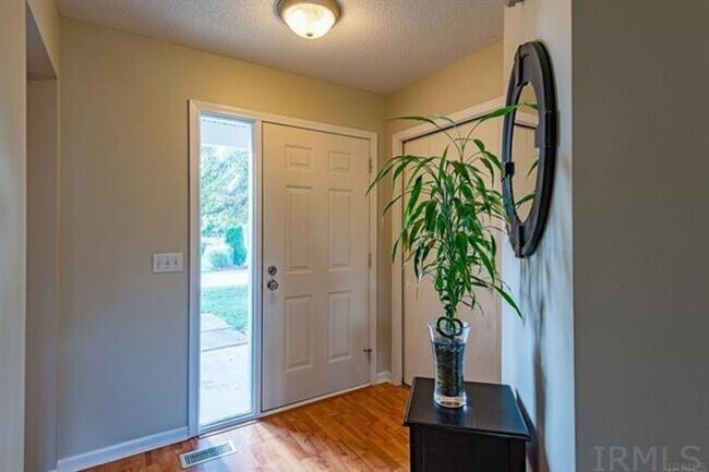 Foto del edificio - 2218 Autumn Lake Pl