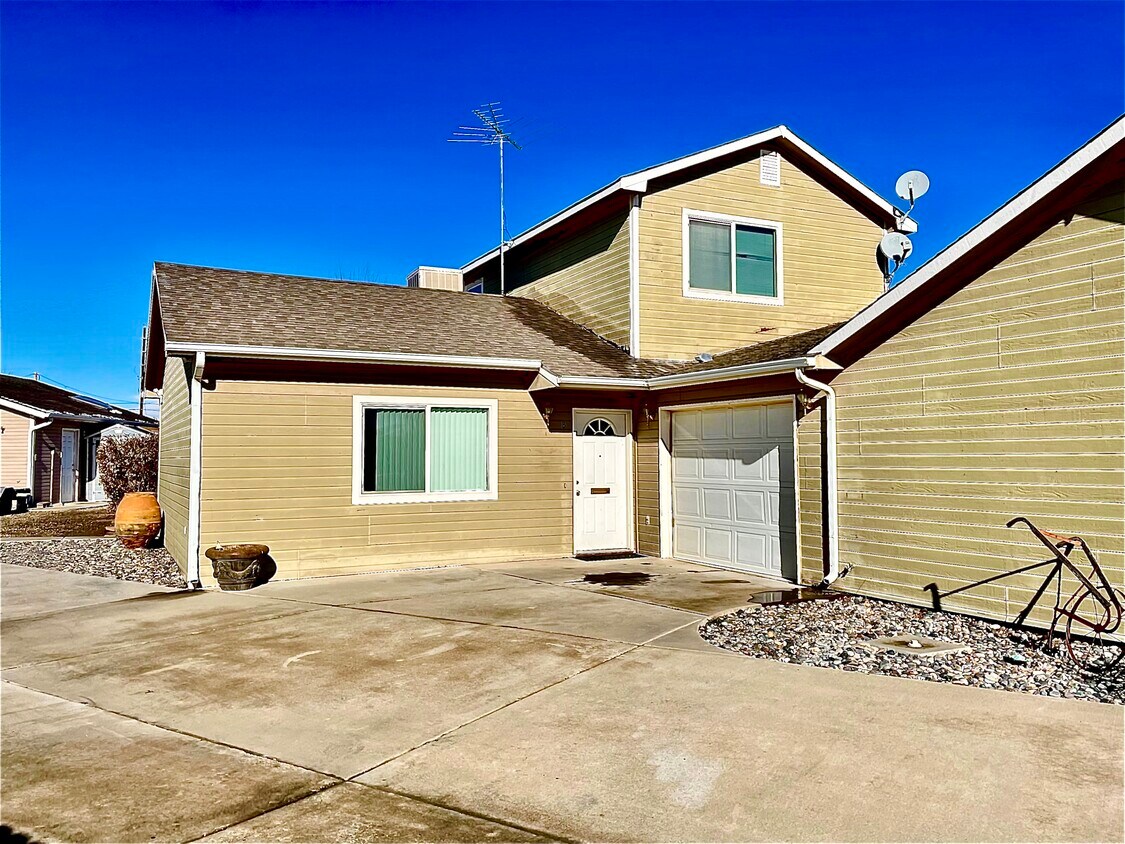 495 Catspaw Ct, Clifton, CO 81520 Townhouse for Rent in Clifton, CO