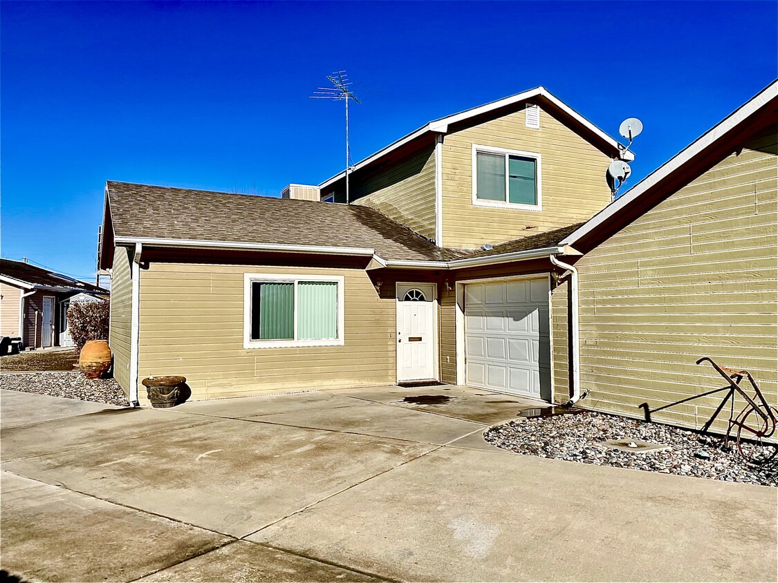 495 Catspaw Ct, Clifton, CO 81520 Townhouse for Rent in Clifton, CO