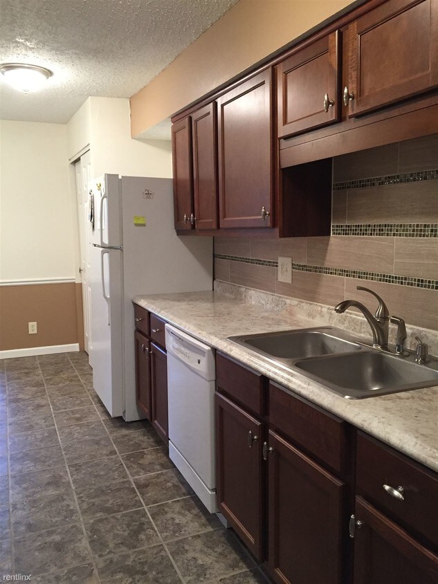 14443 Bantry Ln Unit Apt 10, Chesterfield, MO 63017 Condo for Rent in