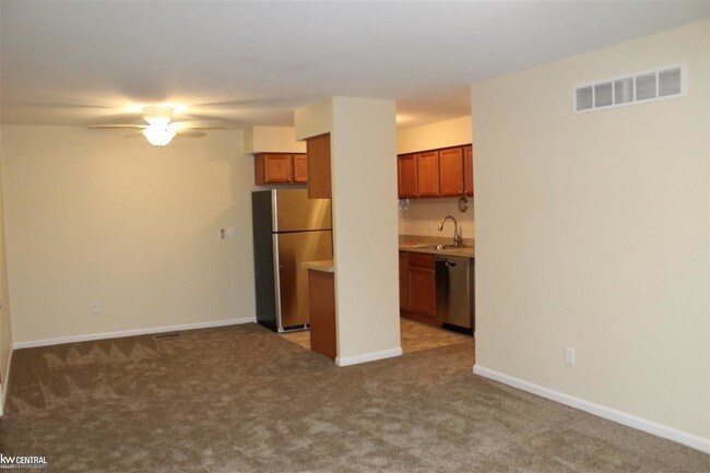 Building Photo - 14231 Ivanhoe Dr