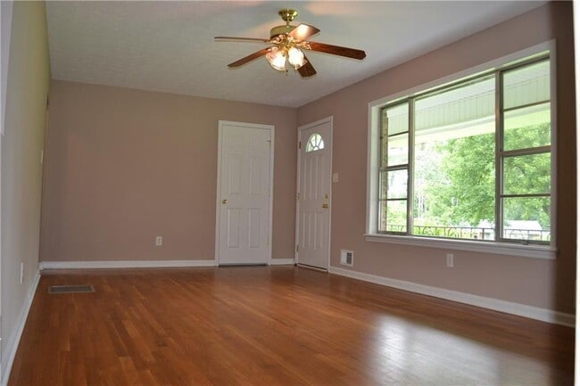 Building Photo - 1335 Laverte Cir SW