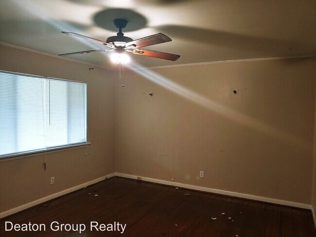 Building Photo - 2 br, 1 bath Apartment - 4214 N Locust
