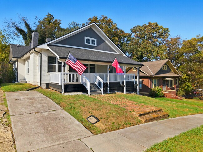 Foto del edificio - 3227 E 5th Ave