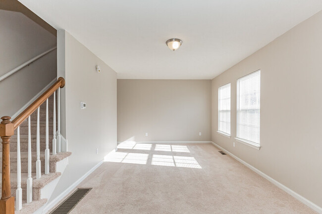 Building Photo - 433 Elm Tree Ln