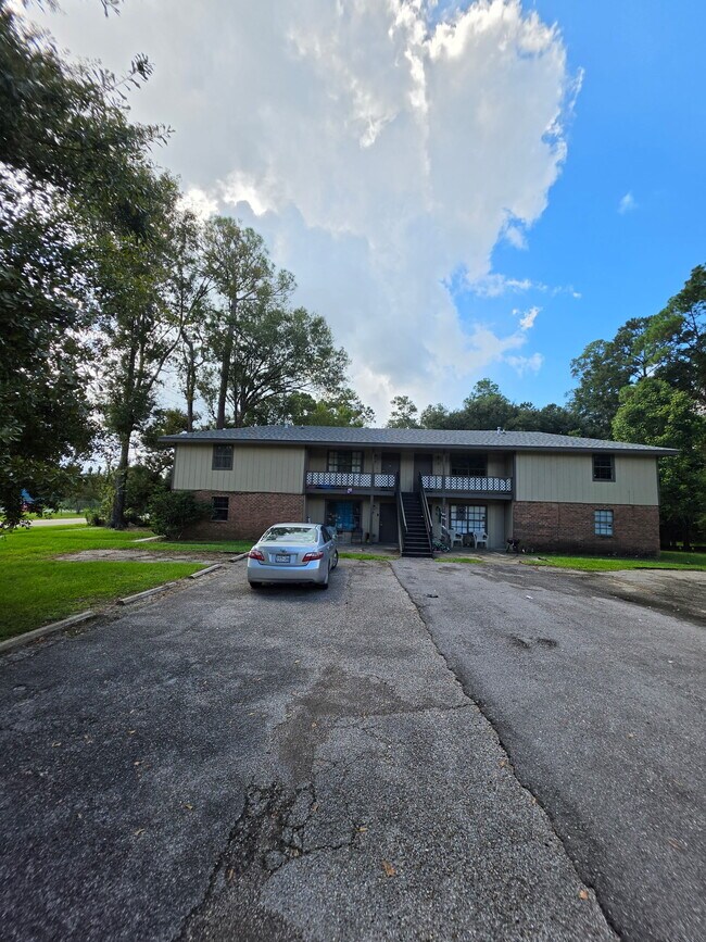 Building Photo - 647 N Carnation St