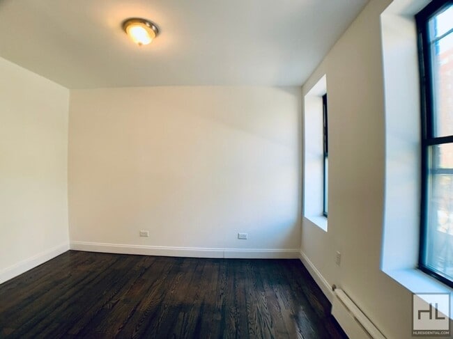 Building Photo - E 14 ST