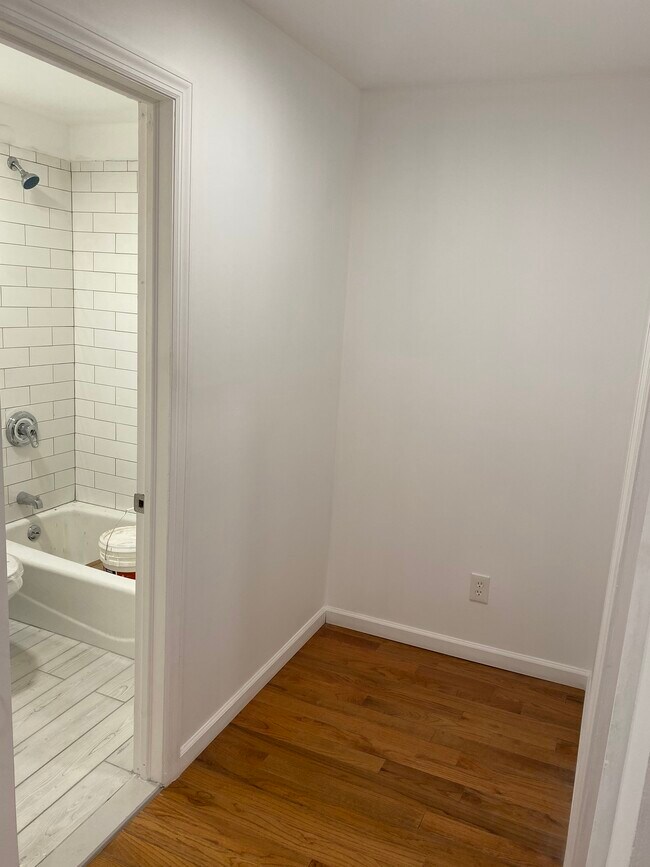 Building Photo - 125 S Oxford St