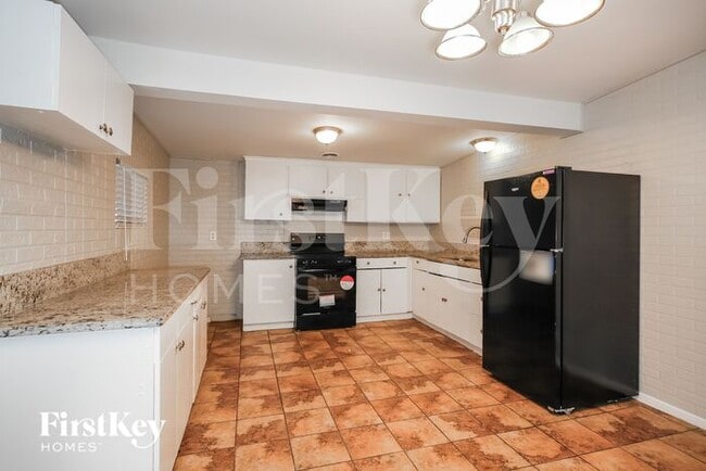 Building Photo - 4747 Everman Dr