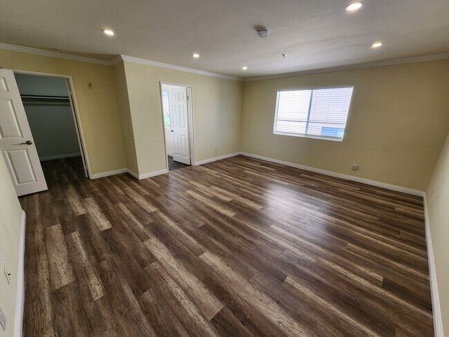 Foto del edificio - 420 Riverdale Dr