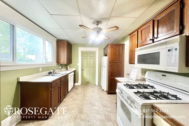 Building Photo - Spacious 4-Bedroom Home in East London – 1...