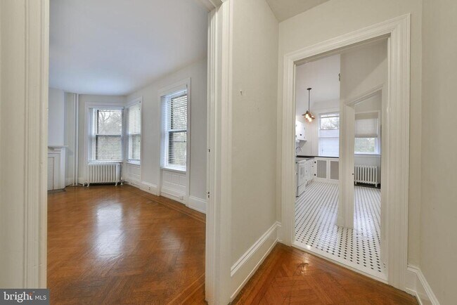 Foto del edificio - 8306 Crittenden St