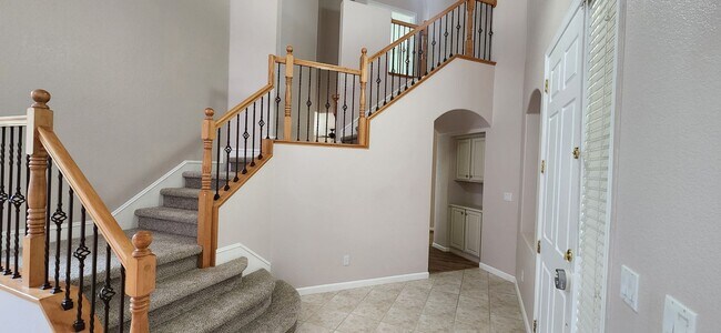 Foto del edificio - Beautiful 4 Bedroom Home in Elk Grove