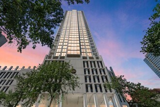 Building Photo - 1122 N Clark St