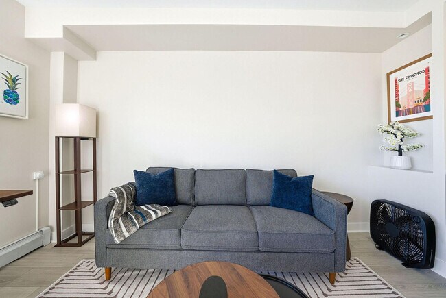 Building Photo - 899 Pine St