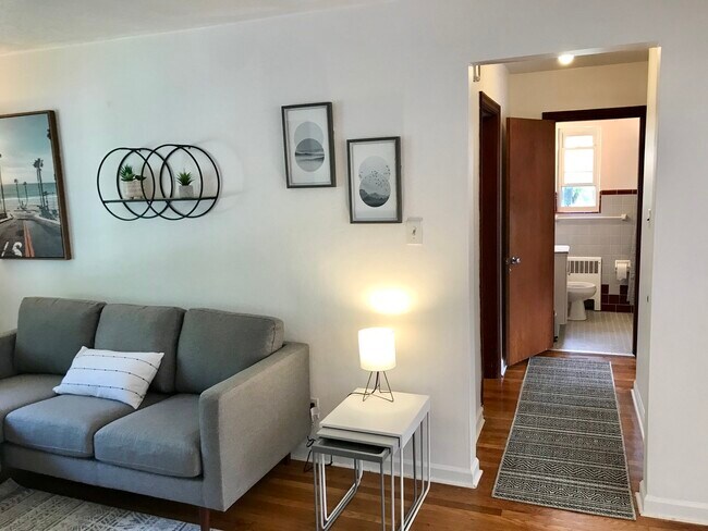 Building Photo - 3512 Hazelwood Avenue, Unit 4