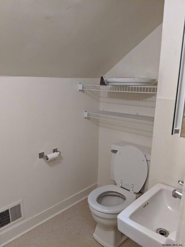 Foto del edificio - 106 Braintree St