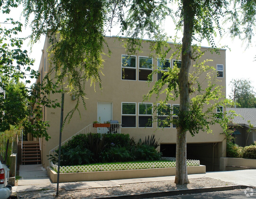 Foto del edificio - 700 Huntley Dr