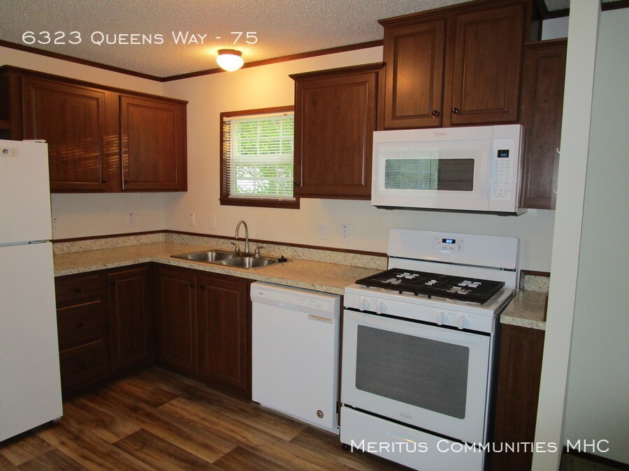 Primary Photo - 6323 Queens Way