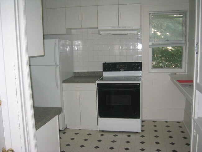 Building Photo - Van Hise Two Flat