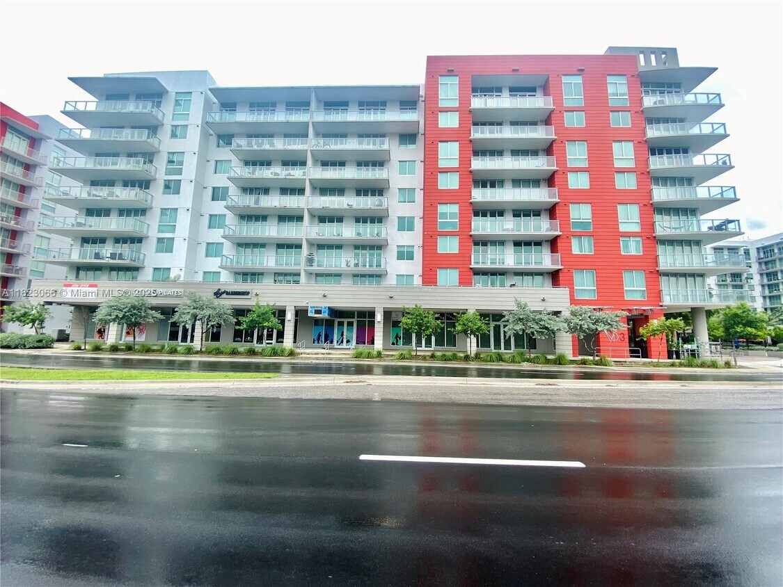 Foto principal - 7875 NW 107th Ave