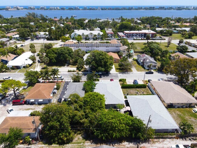 Building Photo - 915 S N St