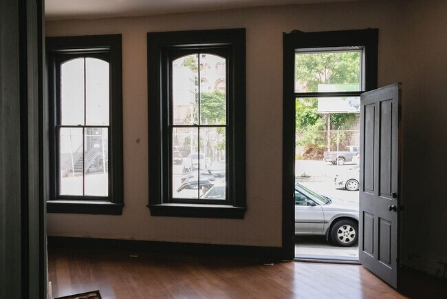 Building Photo - 207 W McMicken Ave