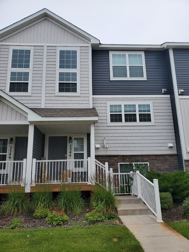 Primary Photo - Furnished- 6 month lease - Townhome in Lin...