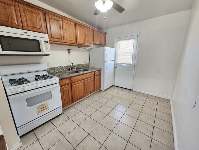 Building Photo - Ocotillo Ave Apt 5826-5828