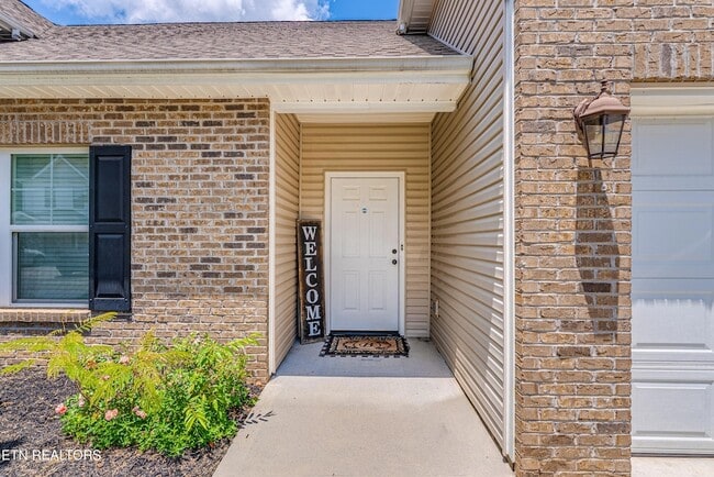 Building Photo - 114 Pewter Way