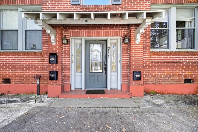 Building Photo - 711 Fargo St