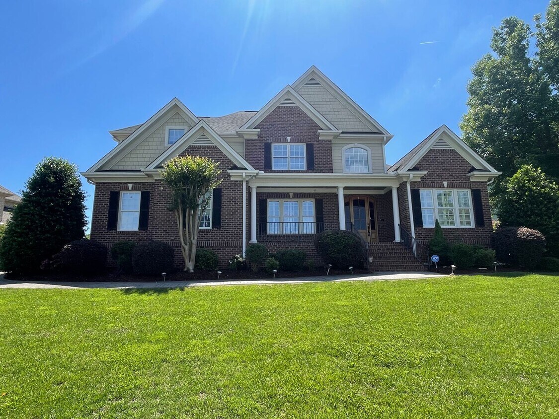 Foto principal - A Remarkable Home! First Floor Master!