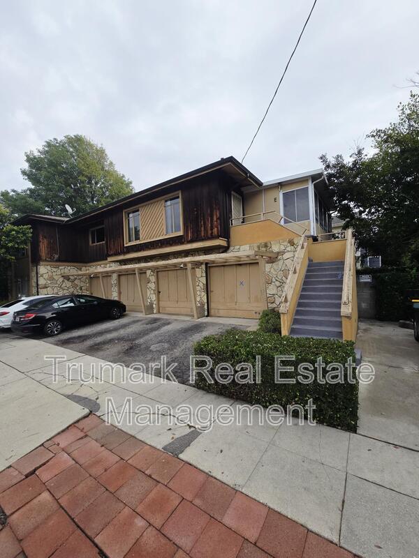 Foto principal - 12426 Moorpark St