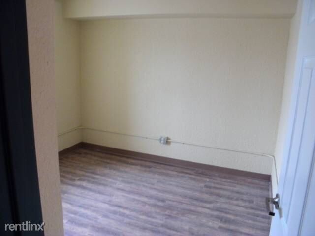 Building Photo - 3 br, 1 bath Apartment - 3715 Ross Parkway
