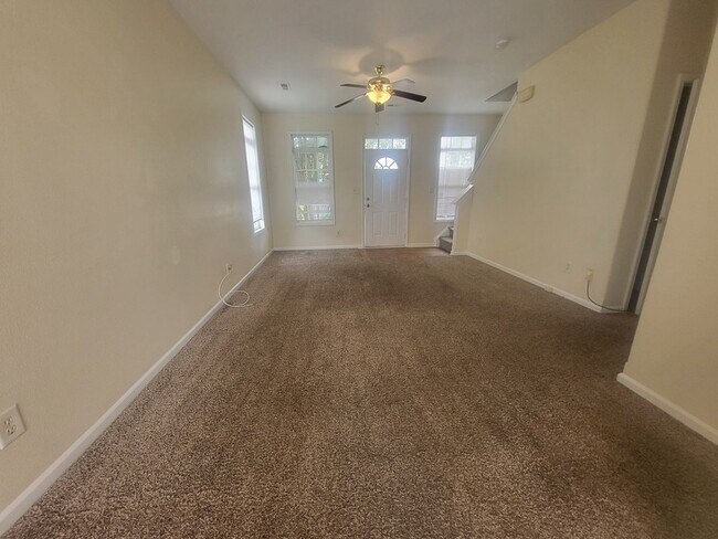 Building Photo - 1523 Saffron Ct