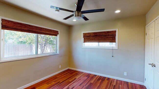 Building Photo - 5705 Mary Ln Dr
