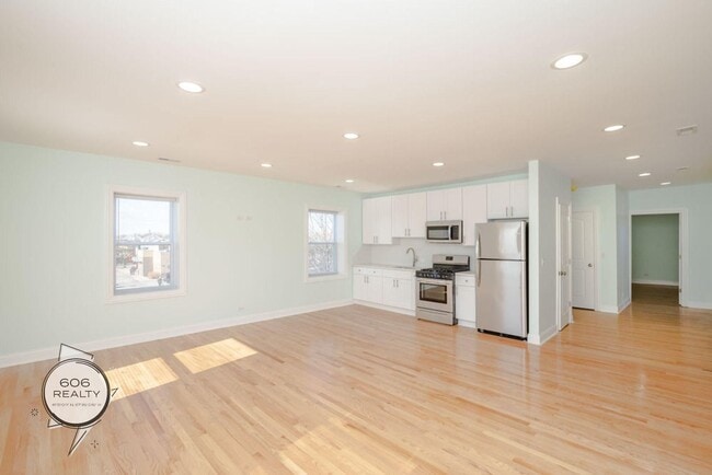 Foto del edificio - 4454 W Diversey Ave